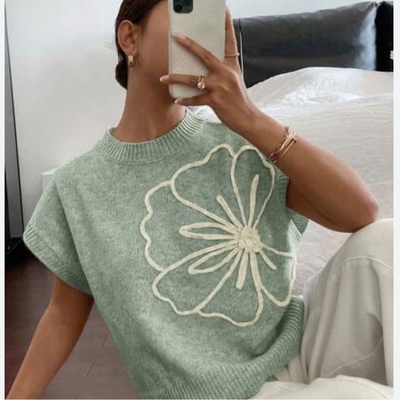 SHEIN Sweaters - SHEIN Mint Green Short-Sleeve Flower Knit Sweater
